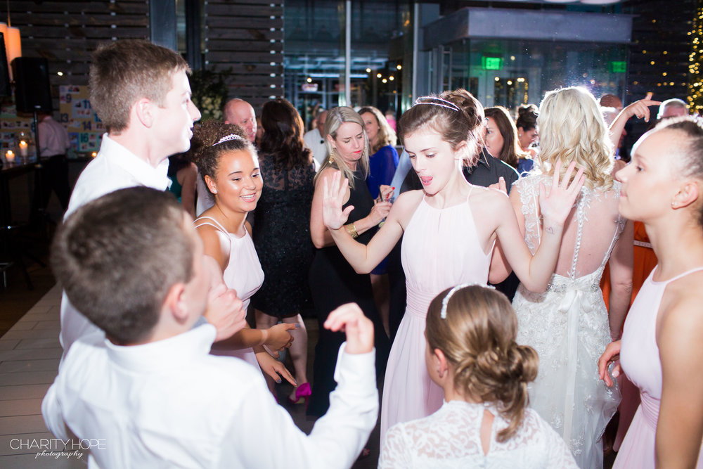  Of course her nieces + nephews were the life of the dance party! 